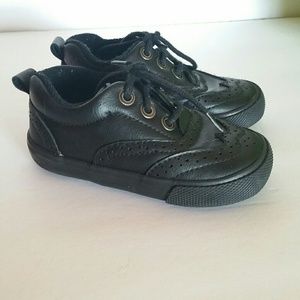 H & M sneaker size 4-5 toddler lace up.